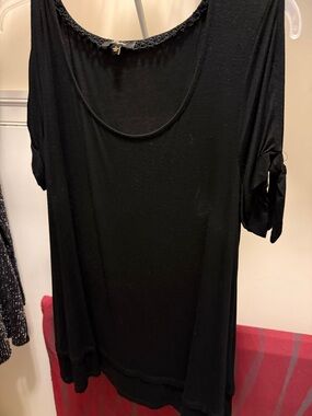 Cupio Black Short-Sleeve Tunic with Knot Sleeve Detail
